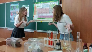Хімія в долонях успішних учнів у майбутньому - Liceum